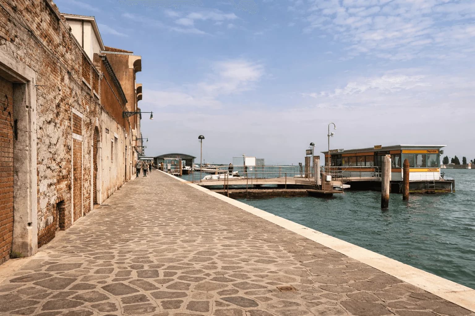 Messa in sicurezza, consolidamento marginamento e ripristino pavimentazione delle fondamente nove per garantire accesso all'ospedale civile — infrastrutture a Venezia (VE)