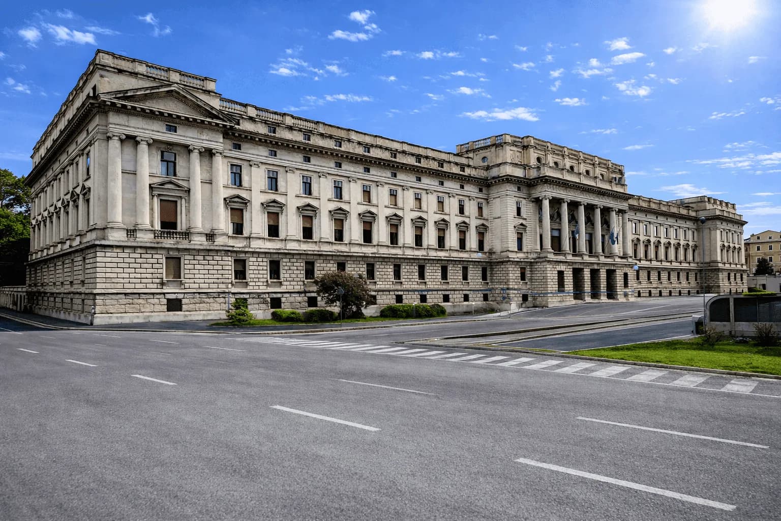 Progetto dei lavori per il V° lotto antincendio, comprensivo degli adeguamenti normativi e realizzazione delle vie di fuga con le nuove scale antincendio esterne nel Palazzo di Giustizia di Trieste — ristrutturazione a Trieste (TS)